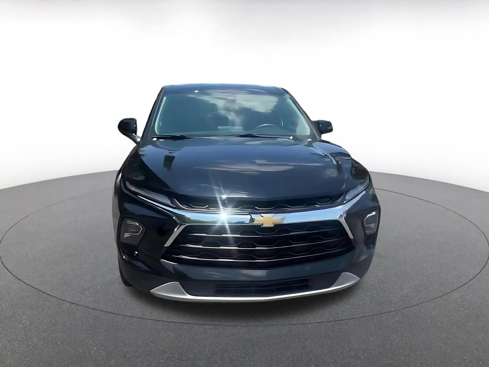Used 2026 Chevrolet Blazer LT FWD image 3