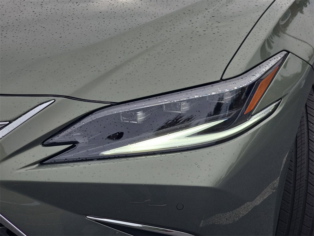 New 2025 Lexus ES 300h w/ Luxury Package image 32