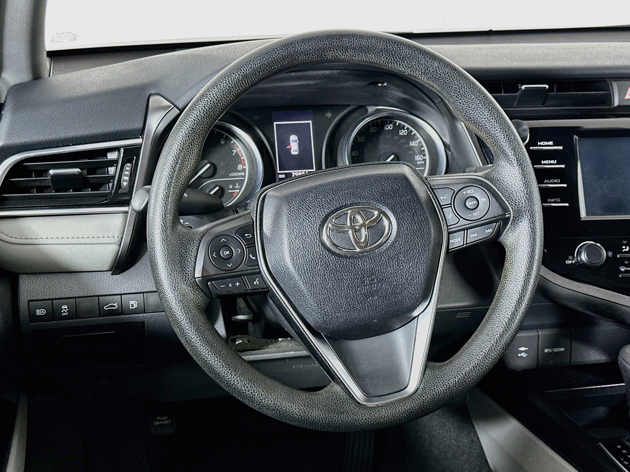 Used 2018 Toyota Camry LE FWD image 18