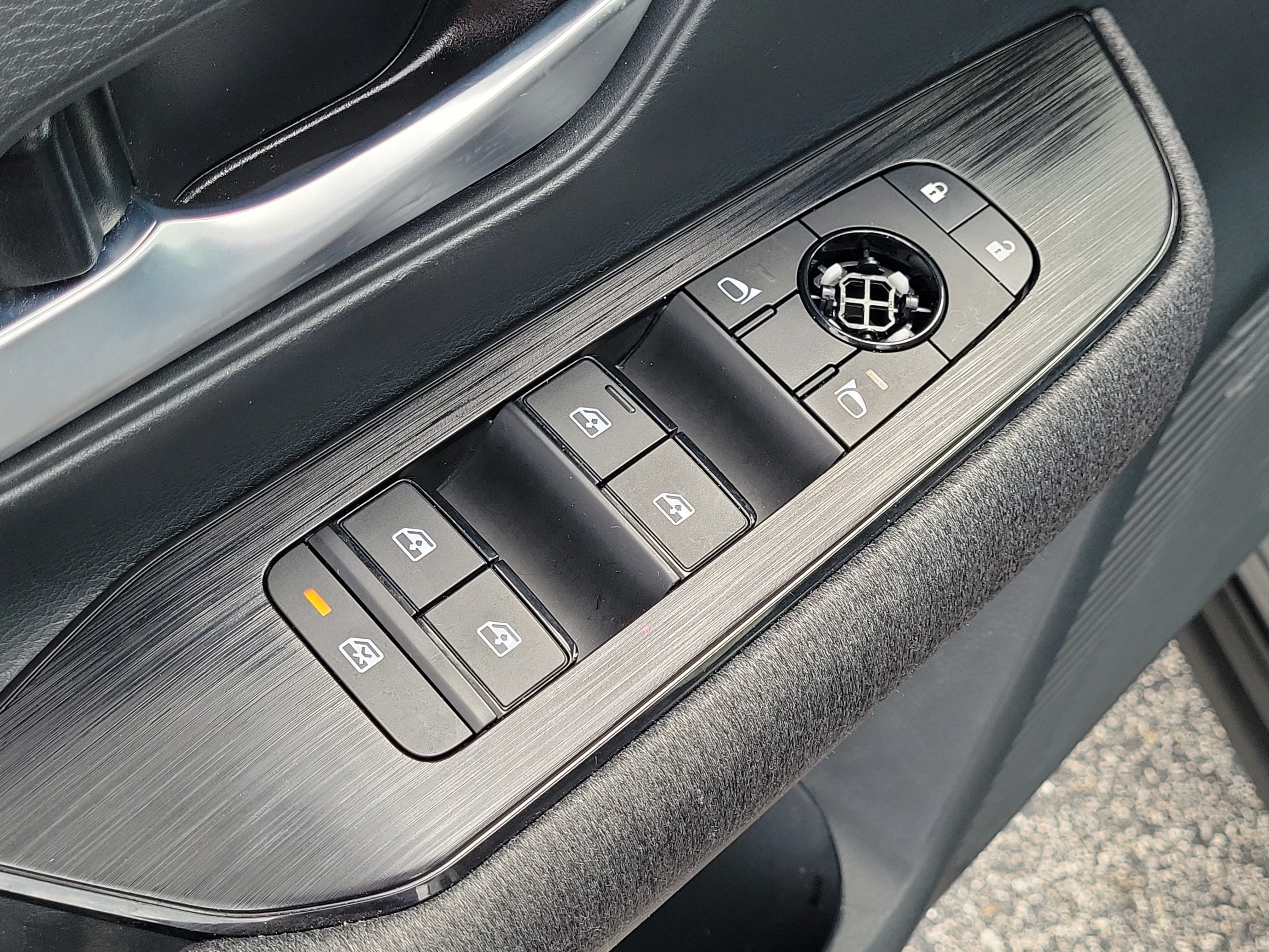 Certified 2025 Nissan Kicks SV FWD image 10
