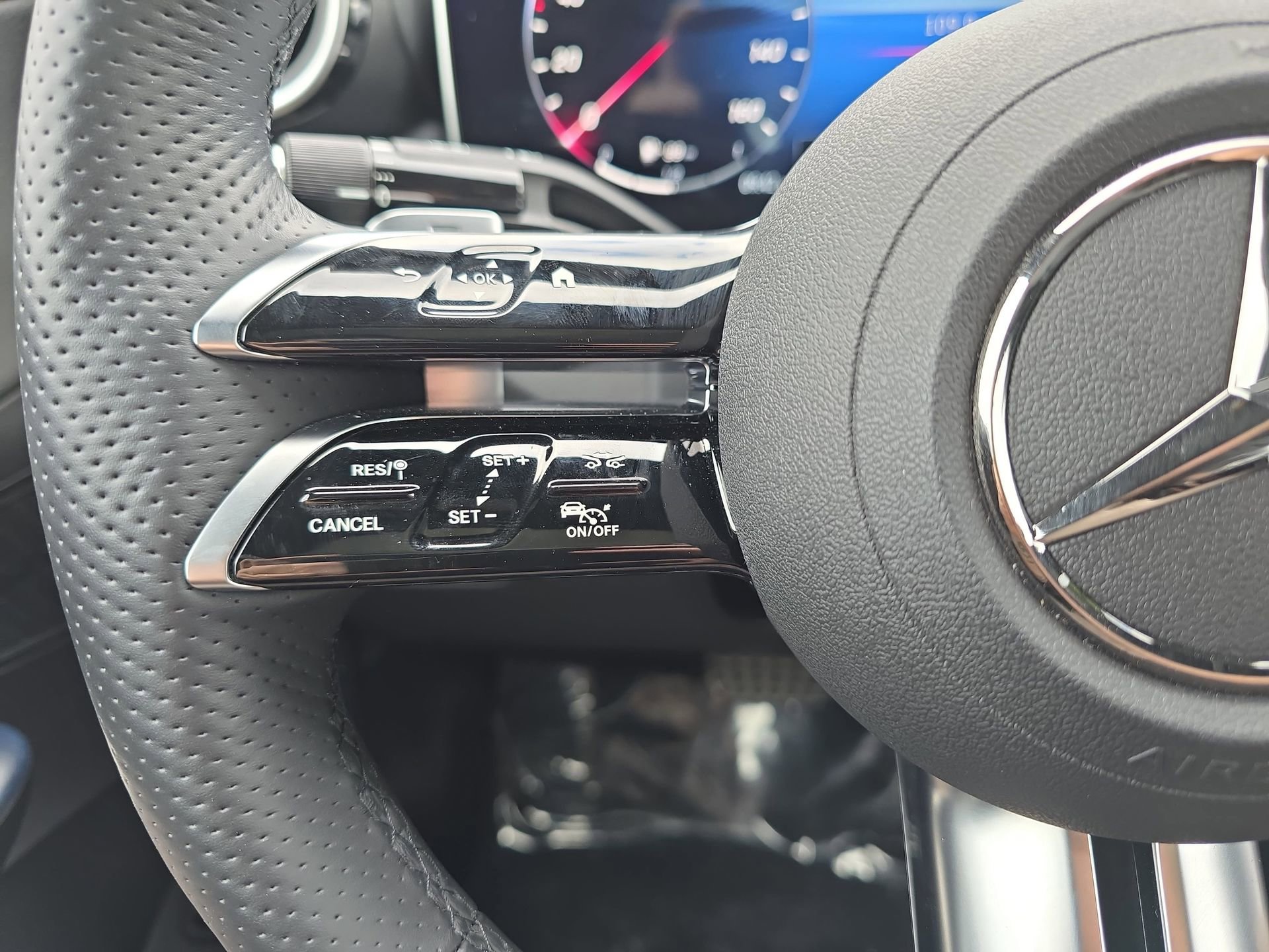 Used 2024 Mercedes-Benz GLC 300 4MATIC w/ AMG Line image 17