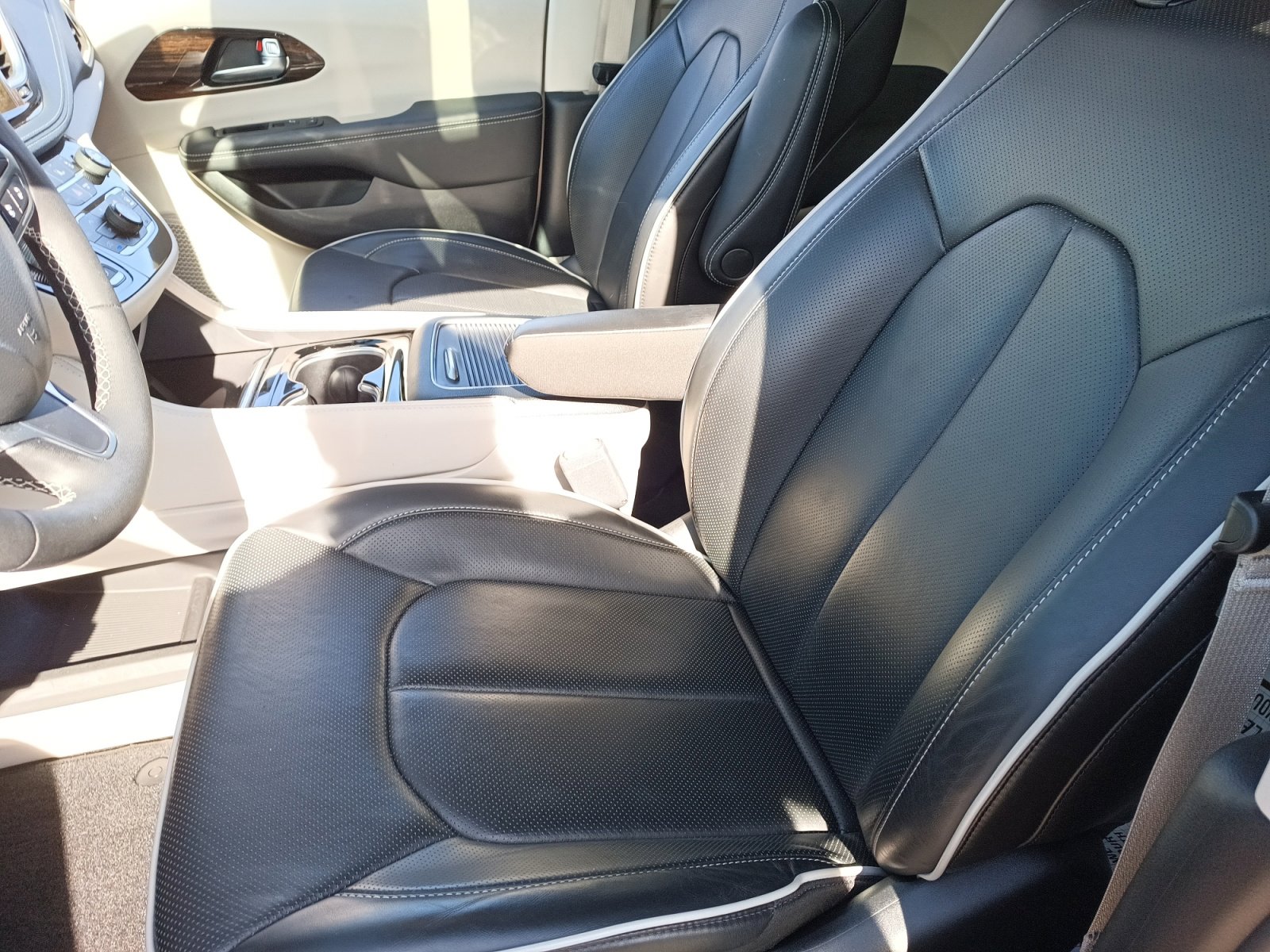 Certified 2024 Chrysler Pacifica Limited image 20