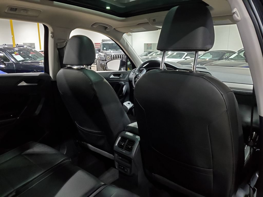 Used 2020 Volkswagen Tiguan SEL FWD image 21