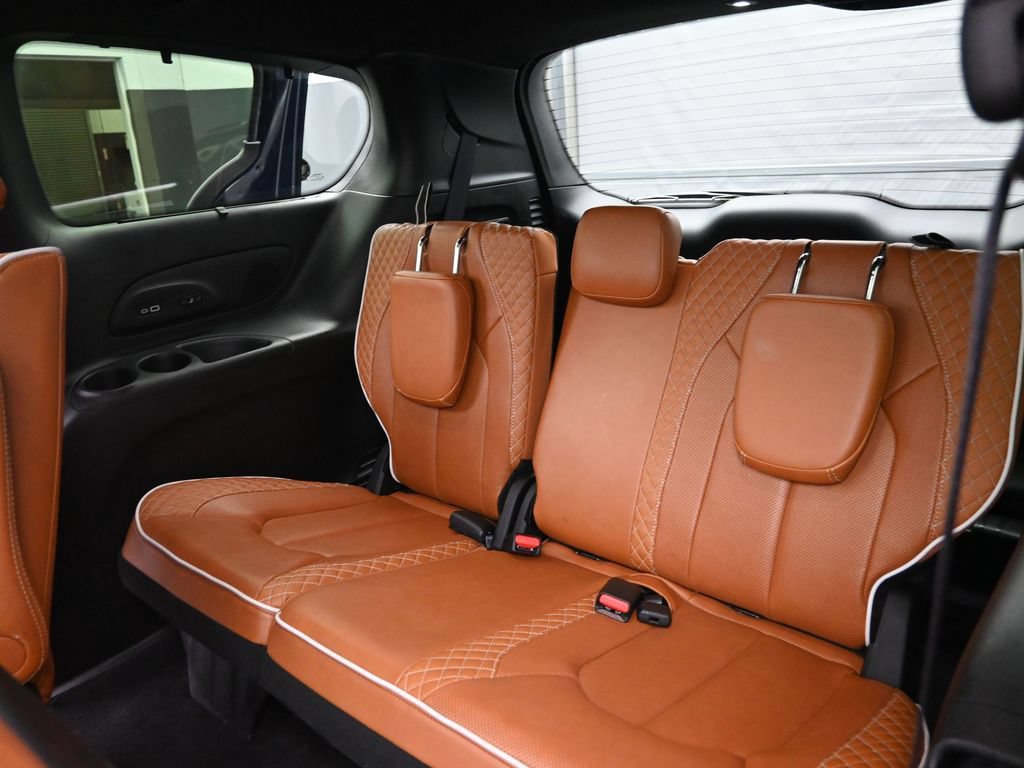Used 2024 Chrysler Pacifica Pinnacle FWD image 14