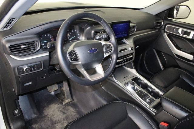 Used 2021 Ford Explorer XLT w/ Equipment Group 202A AWD/4WD image 30