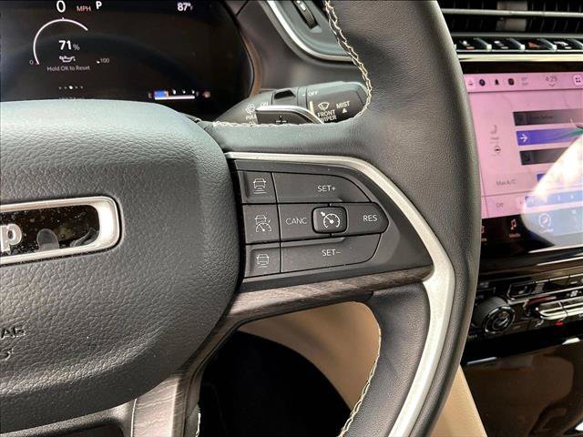 Used 2022 Jeep Grand Cherokee Limited AWD/4WD image 21