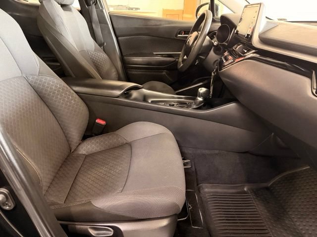 Used 2020 Toyota C-HR LE FWD image 30