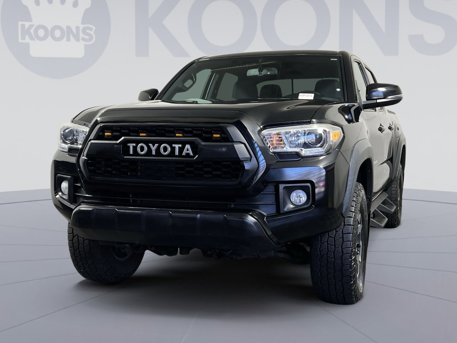 Used 2017 Toyota Tacoma TRD Off-Road w/ Tow Package (A/T) image 1