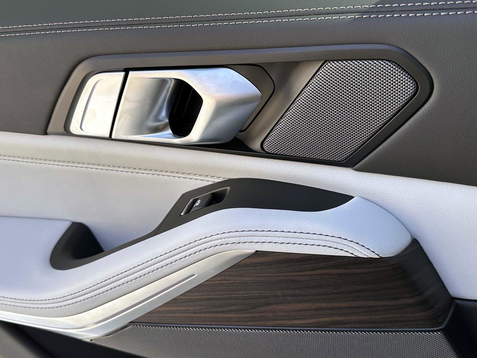 Used 2026 BMW X5 xDrive40i w/ Premium Package AWD/4WD image 21