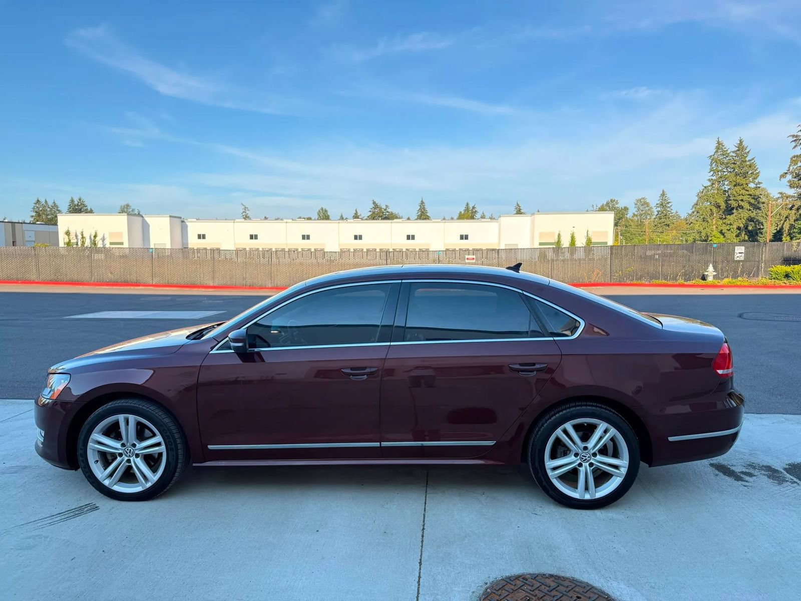 Used 2014 Volkswagen Passat TDI SE FWD image 2