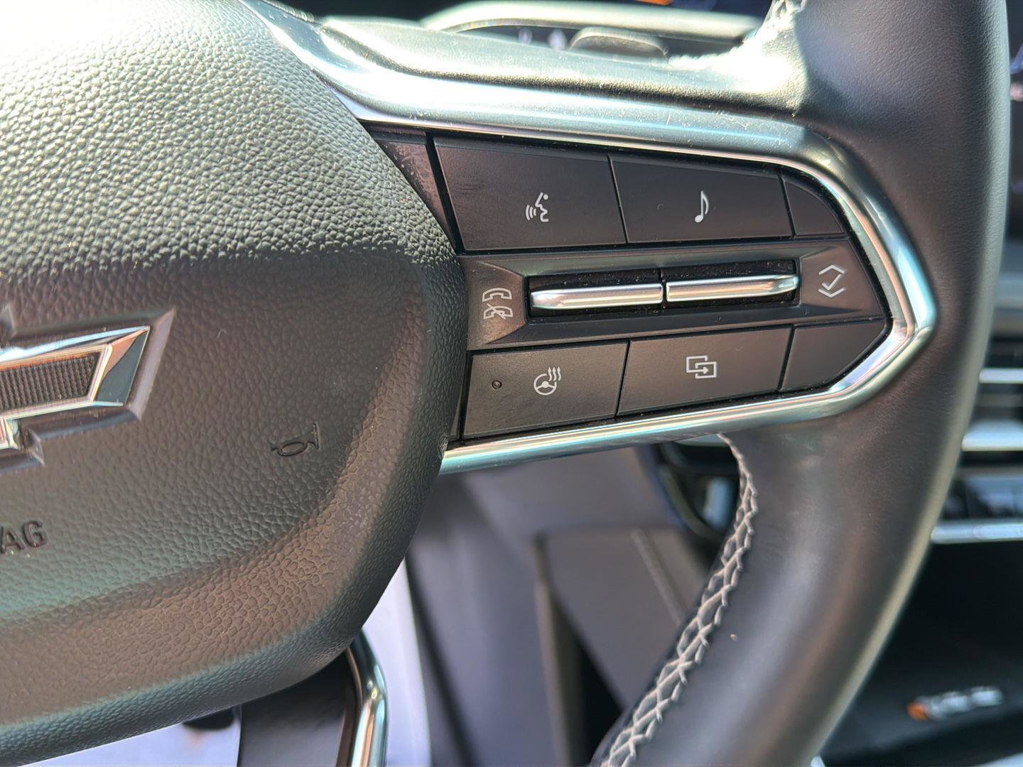 Used 2024 Chevrolet Traverse LT w/ Midnight/Sport Edition image 17