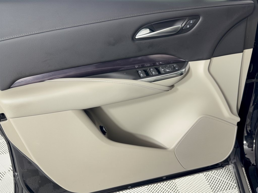 Used 2022 Cadillac XT4 Luxury w/ Cold Weather Package FWD image 14