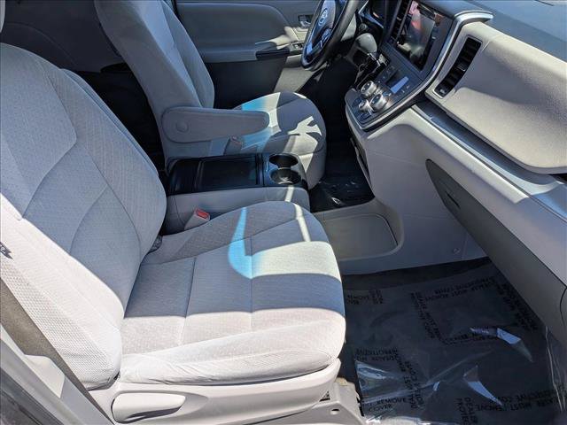 Used 2016 Toyota Sienna LE FWD image 19