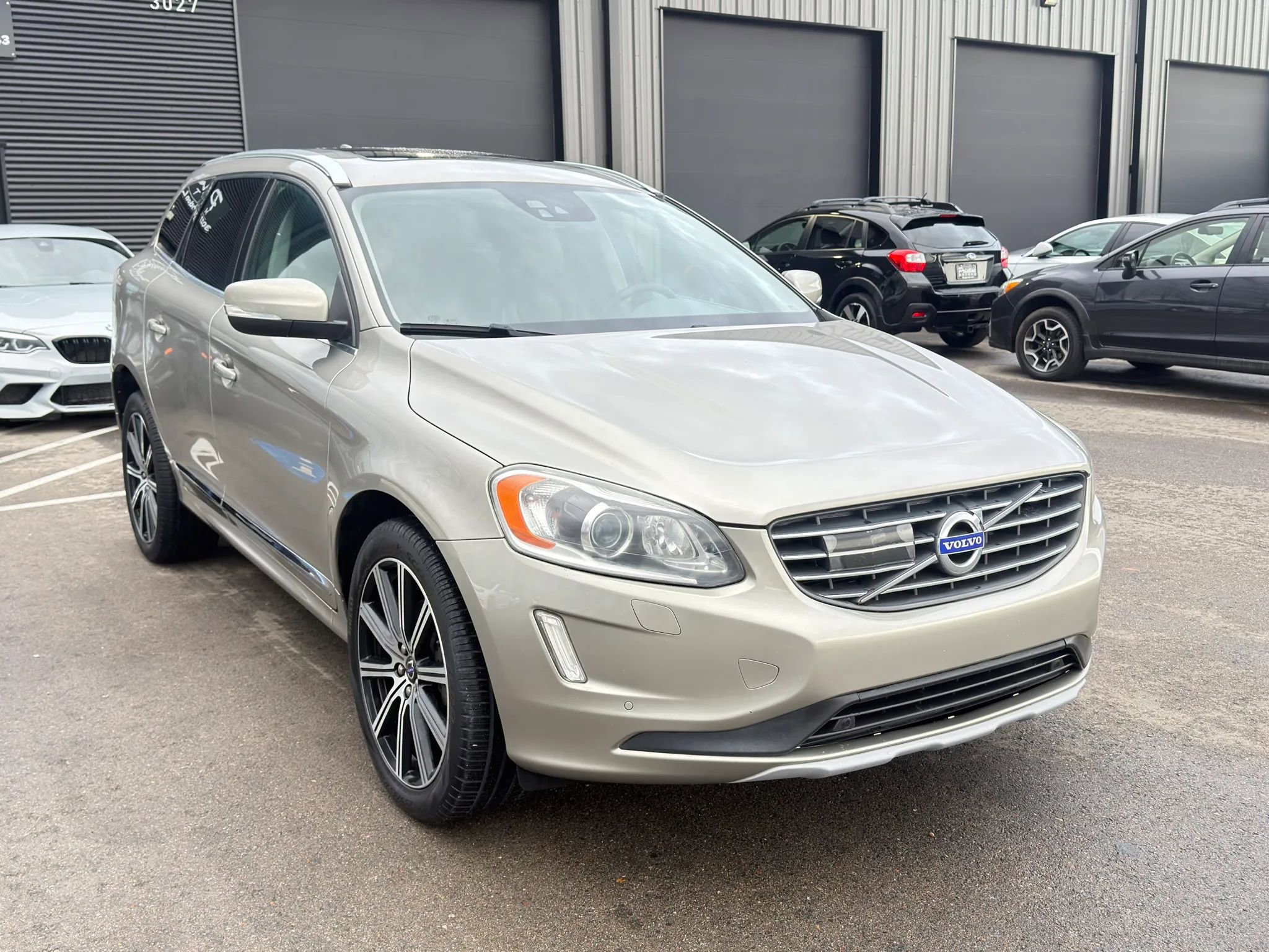 Used 2016 Volvo XC60 T6 Platinum AWD/4WD image 2
