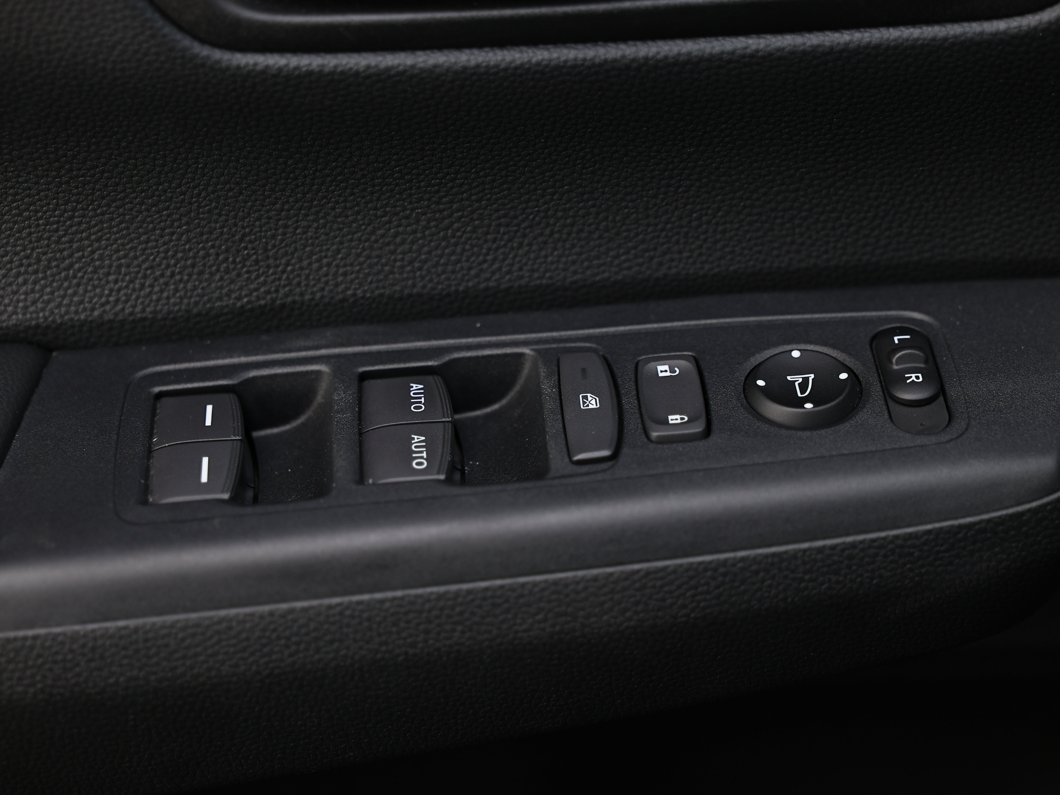 Used 2025 Honda CR-V EX image 18