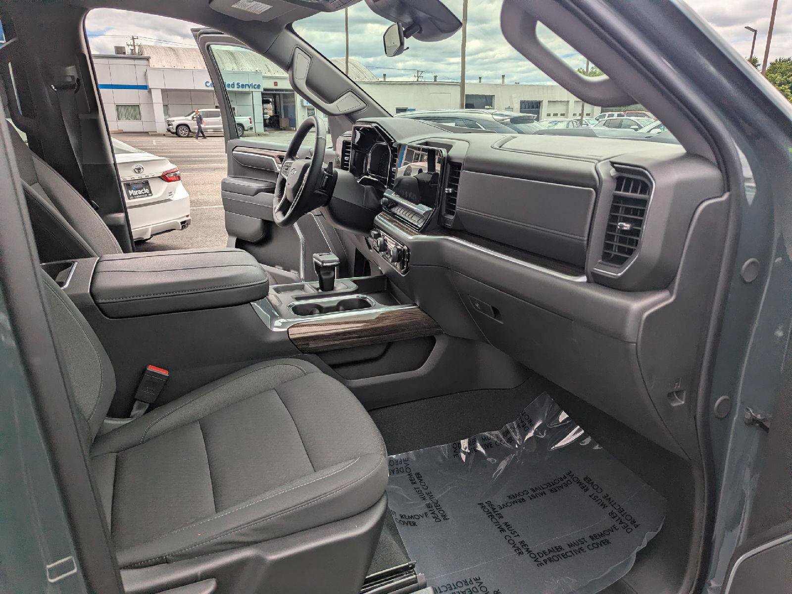 Used 2026 Chevrolet Silverado 1500 LT Trail Boss w/ Protection Package AWD/4WD image 33