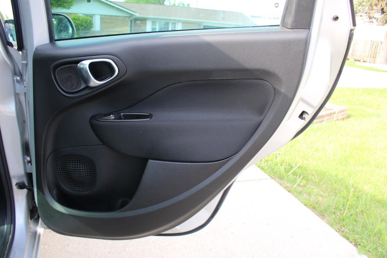 Used 2017 FIAT 500L Pop FWD image 29