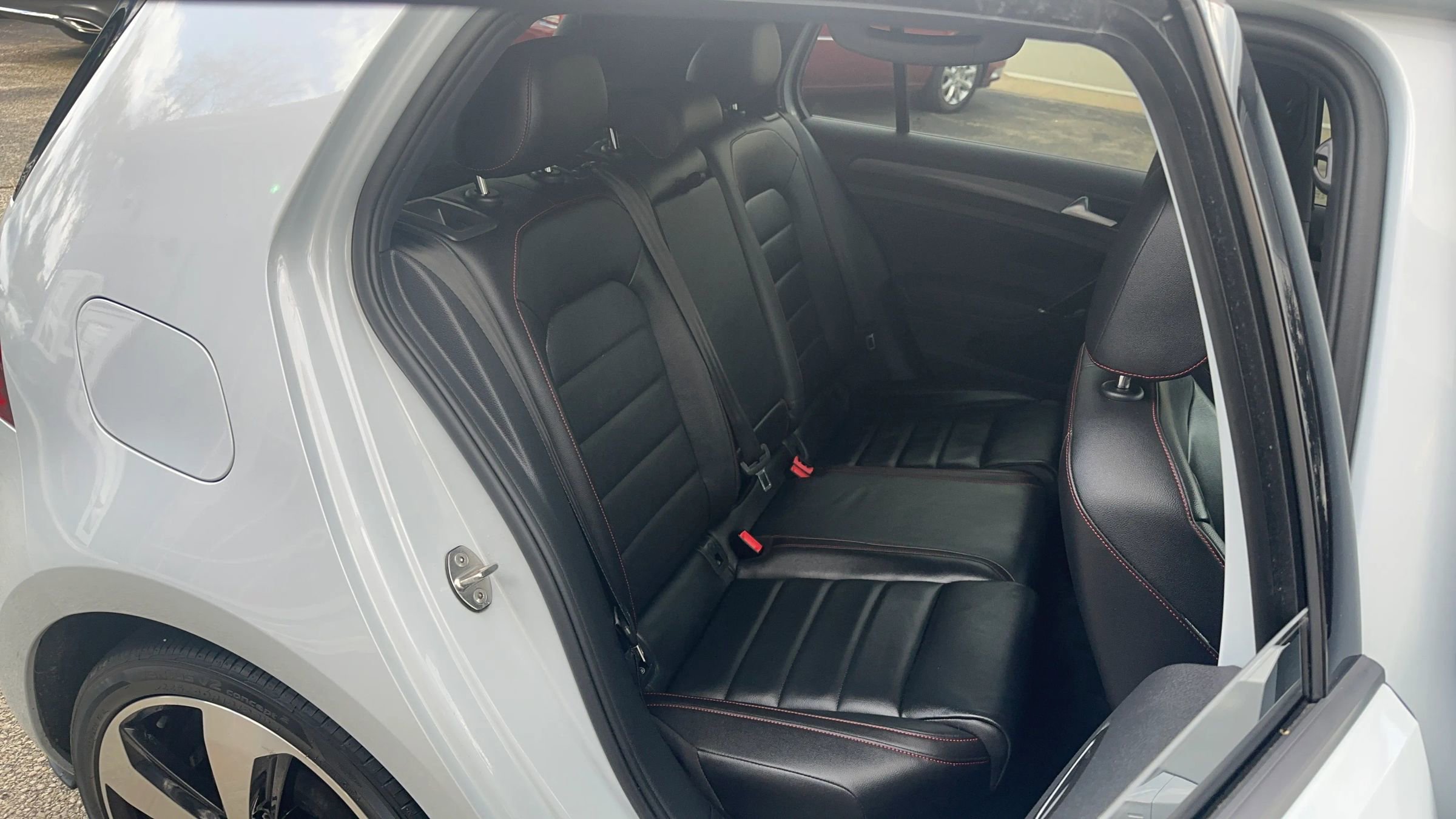 Used 2019 Volkswagen Golf 4-Door FWD image 14