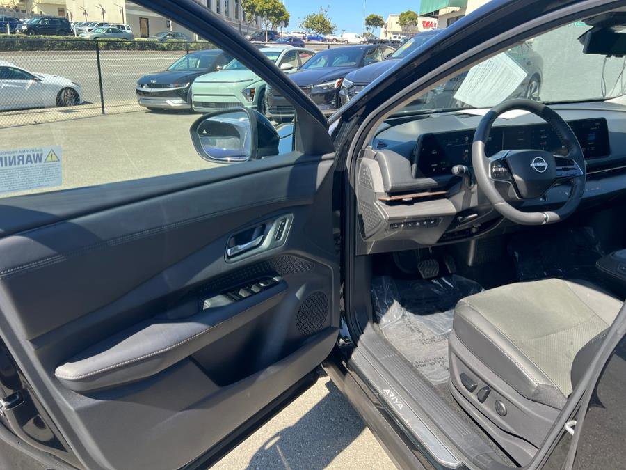 Used 2025 Nissan Ariya FWD image 13