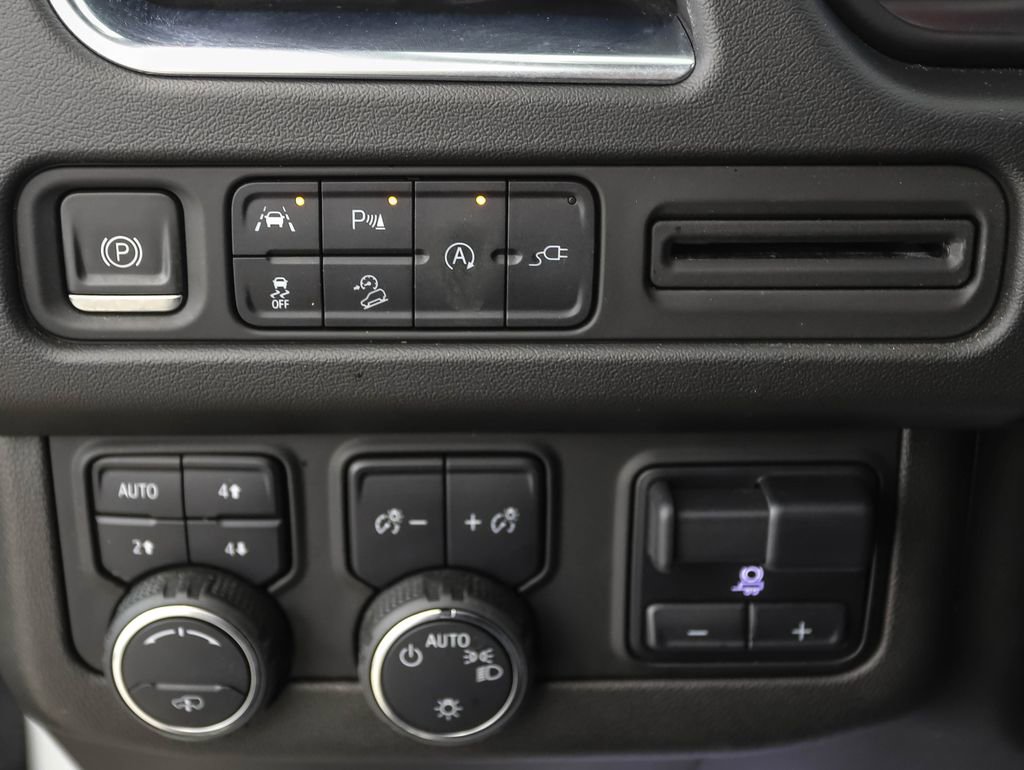 Used 2021 Chevrolet Tahoe Z71 w/ Z71 Off-Road Package image 12