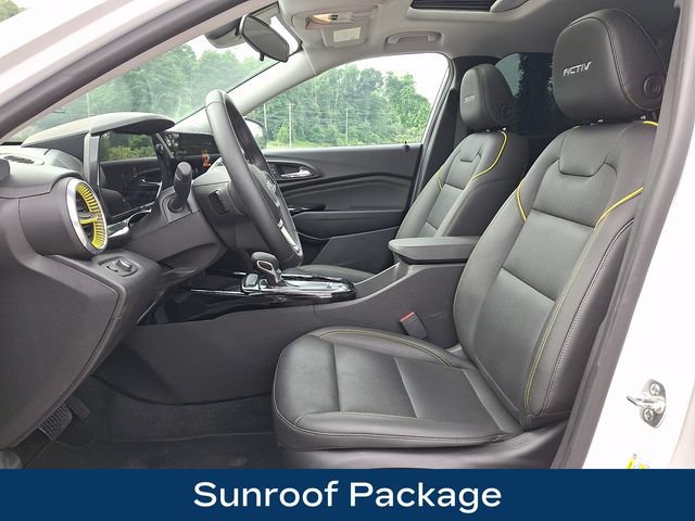 Used 2025 Chevrolet Trax ACTIV w/ Sunroof Package FWD image 2