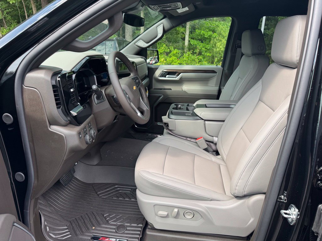 New 2026 Chevrolet Silverado 1500 LT w/ Leather Package AWD/4WD image 13