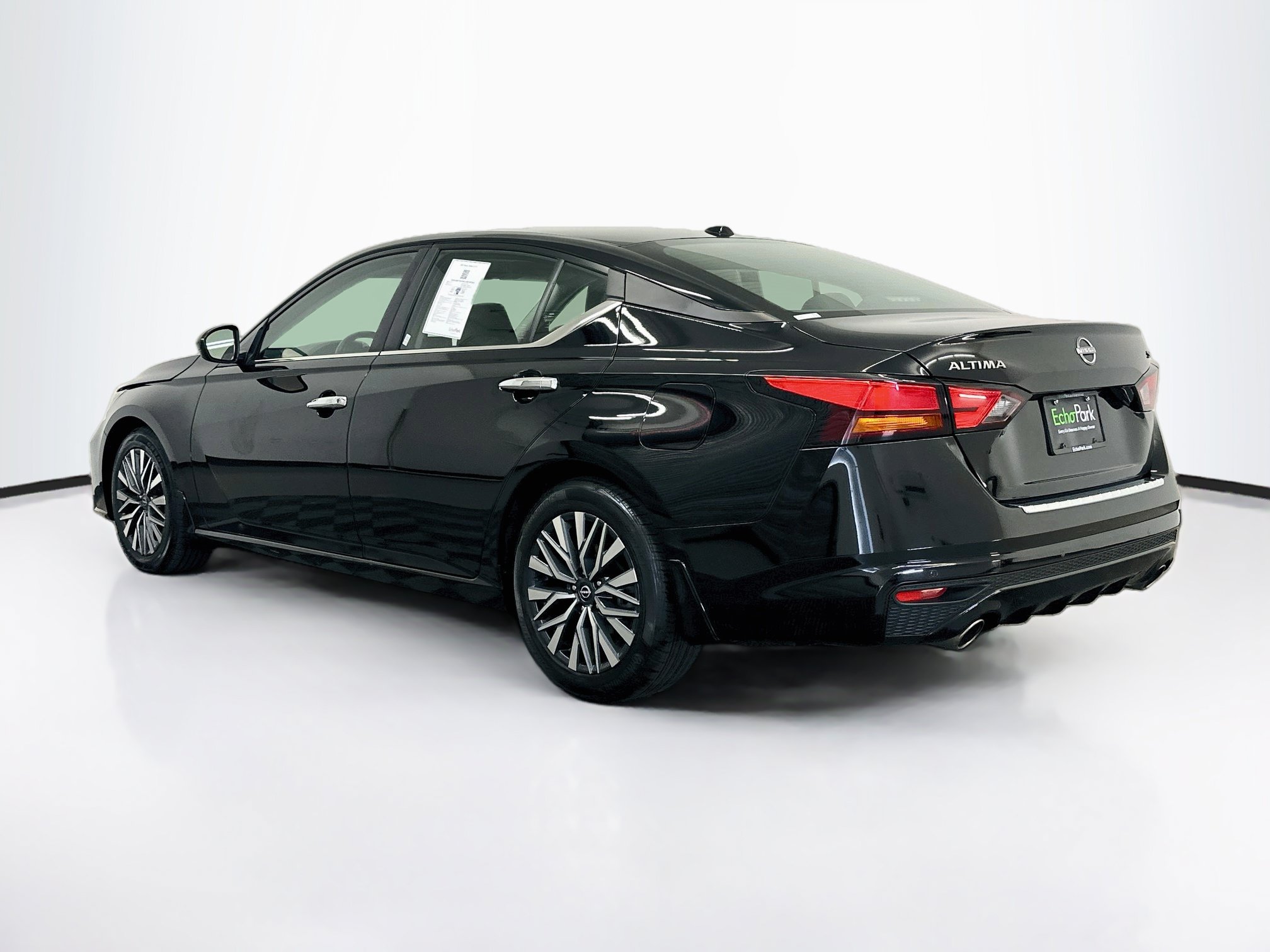 Used 2023 Nissan Altima 2.5 SV w/ SV Premium Package FWD image 5