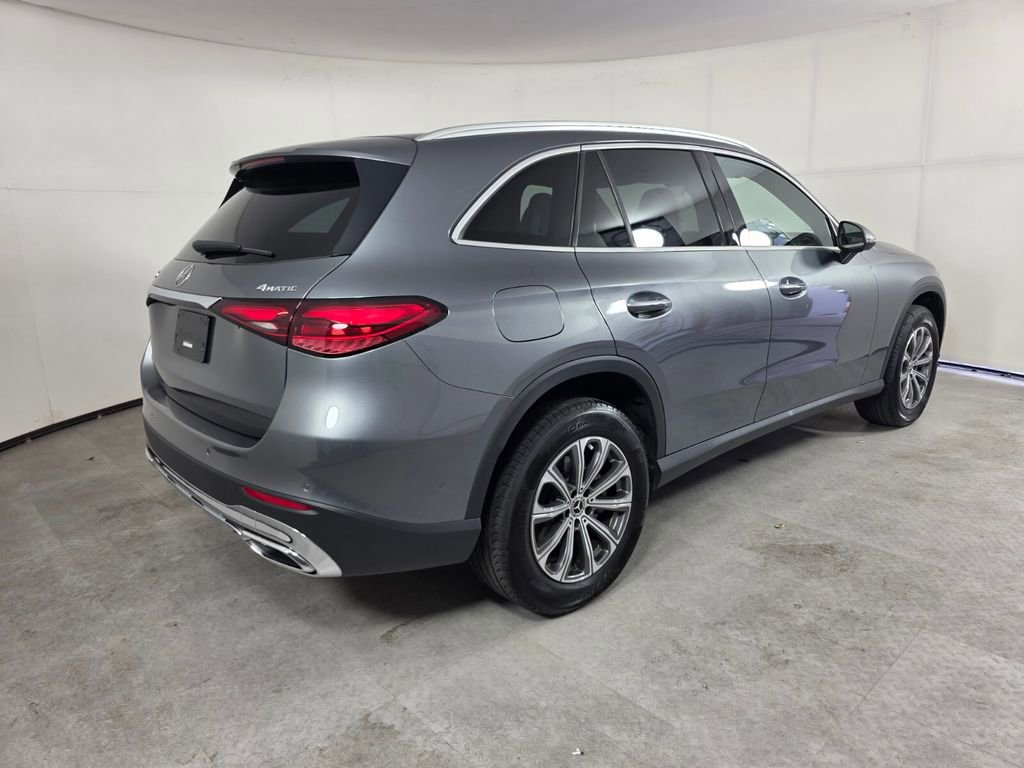 Used 2023 Mercedes-Benz GLC 300 4MATIC image 4