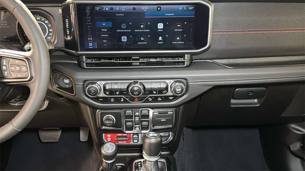 Used 2024 Jeep Wrangler Unlimited Rubicon w/ Technology Group image 18