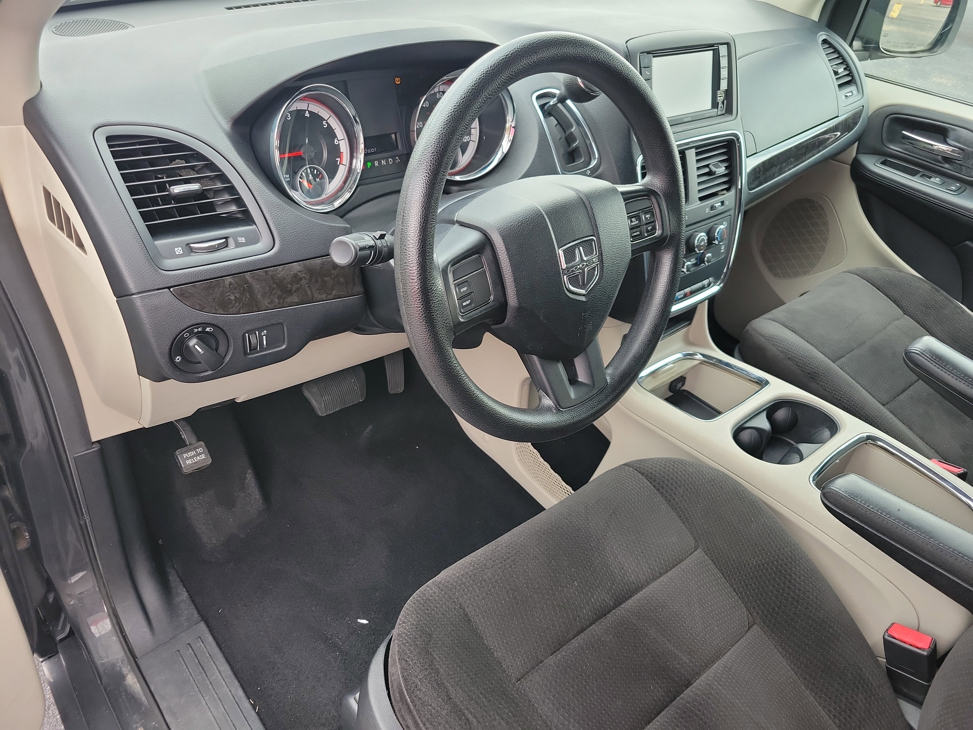 Used 2012 Dodge Grand Caravan SXT image 3