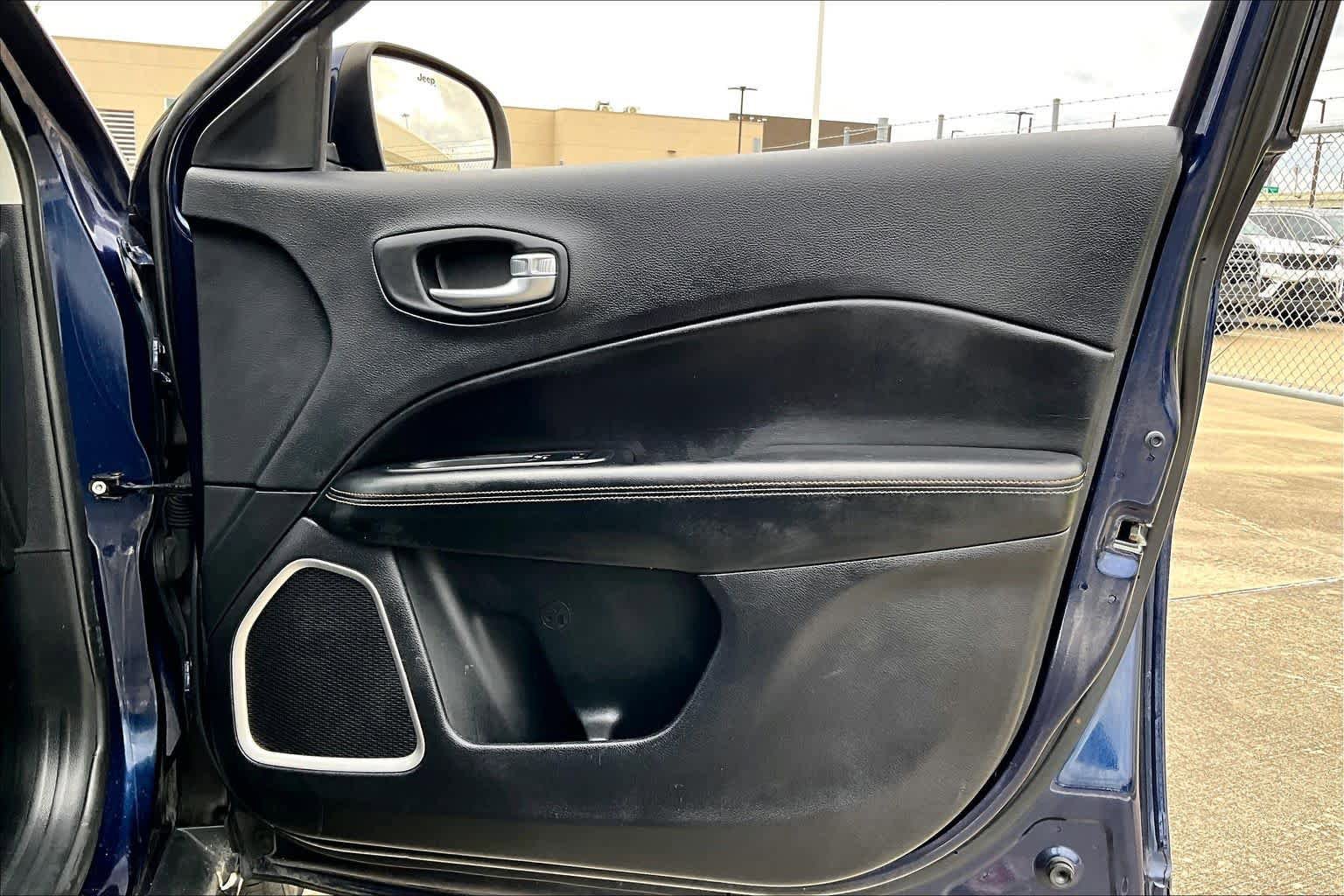 Used 2018 Jeep Compass Latitude w/ Popular Equipment Group FWD image 21