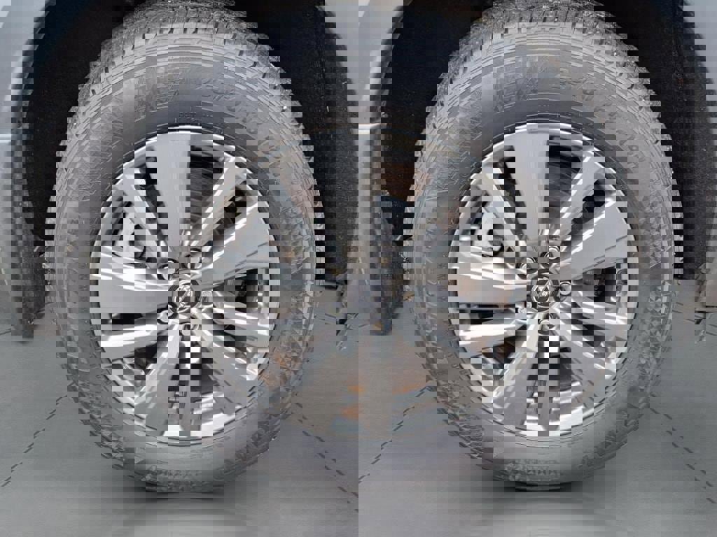 Used 2024 Nissan Pathfinder SV image 6