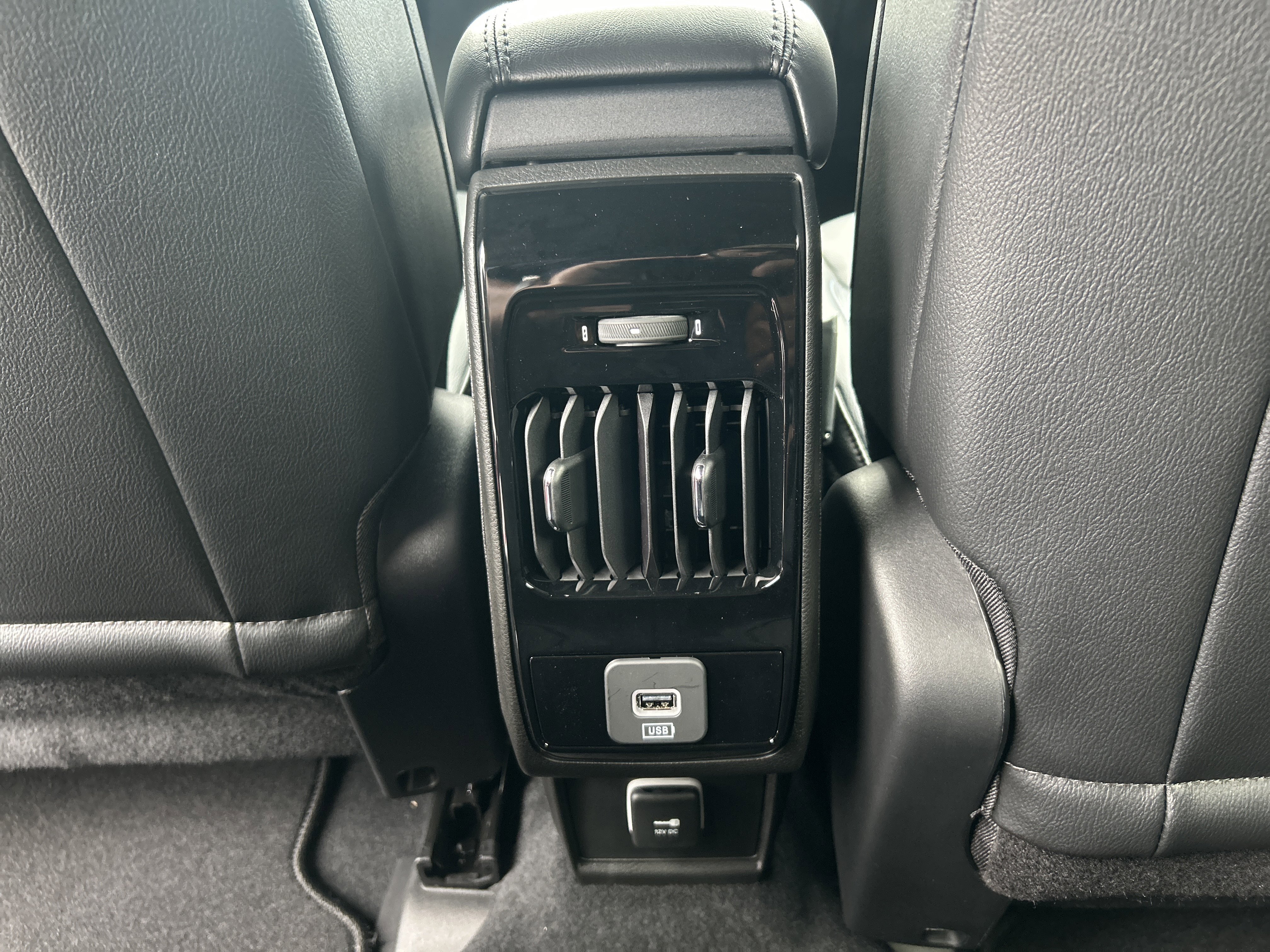 New 2026 Jeep Compass Latitude image 30