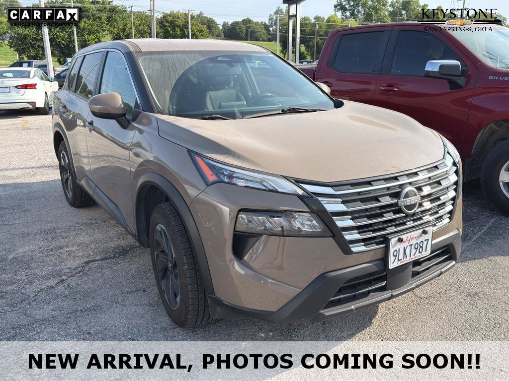 Used 2024 Nissan Rogue SV AWD/4WD image 1