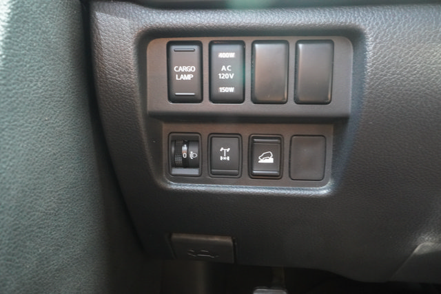Used 2021 Nissan Titan PRO-4X w/ Pro-4x Convenience Package AWD/4WD image 16
