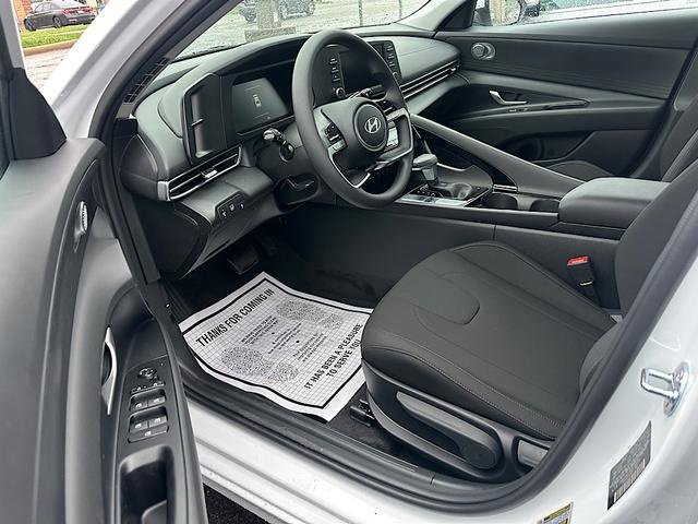 Used 2025 Hyundai Elantra Blue image 7