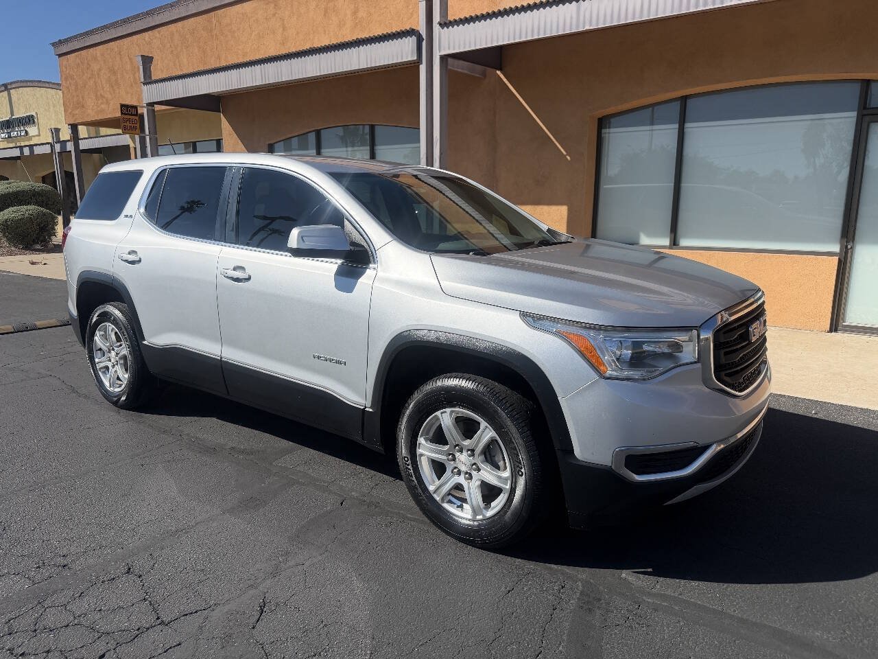 Used 2018 GMC Acadia SLE w/ LPO, Cargo Package FWD image 8