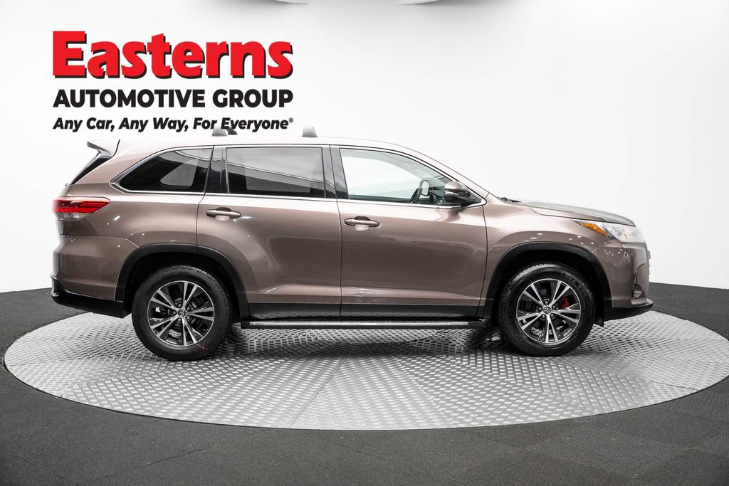 Used 2019 Toyota Highlander LE FWD image 4