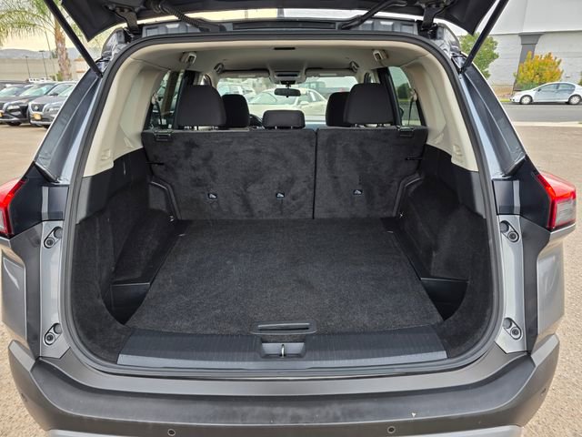 Used 2023 Nissan Rogue SV FWD image 13