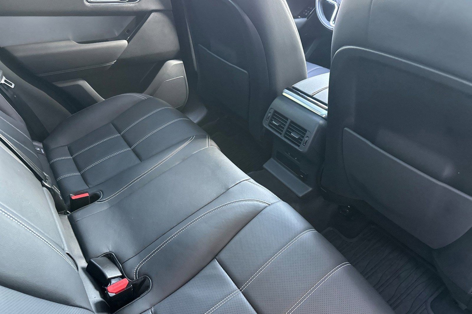 Certified 2022 Land Rover Range Rover Velar R-Dynamic S AWD/4WD image 32