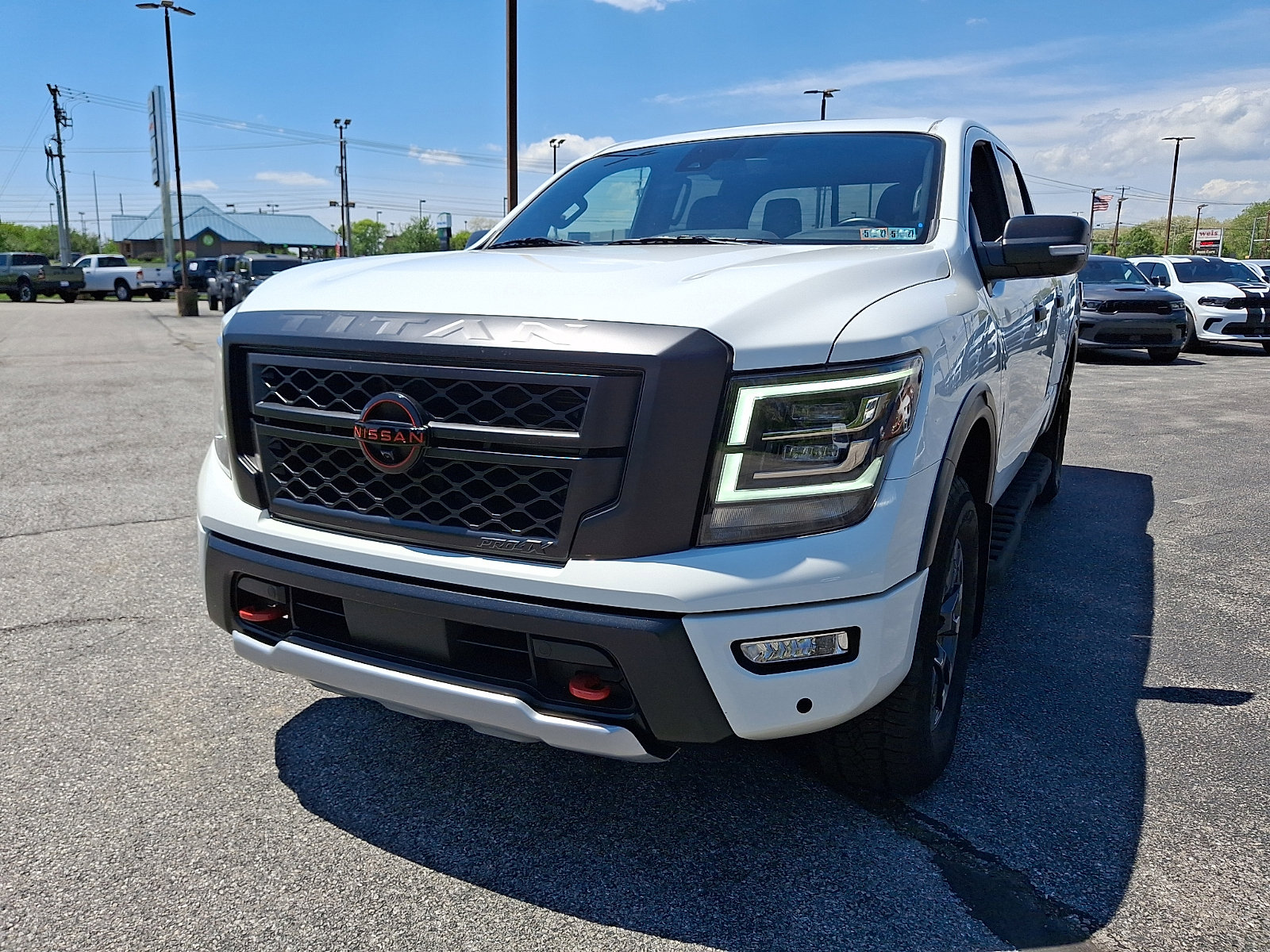Used 2024 Nissan Titan PRO-4X w/ Pro-4x Convenience Package AWD/4WD image 5