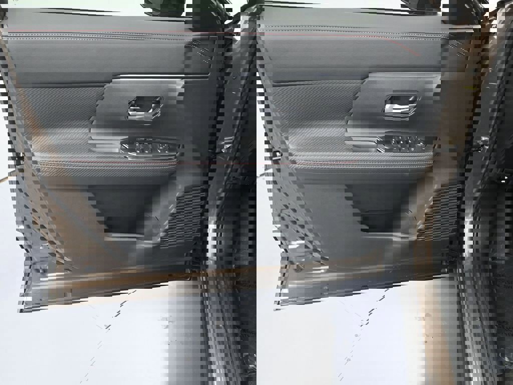 New 2026 Nissan Kicks SR image 10