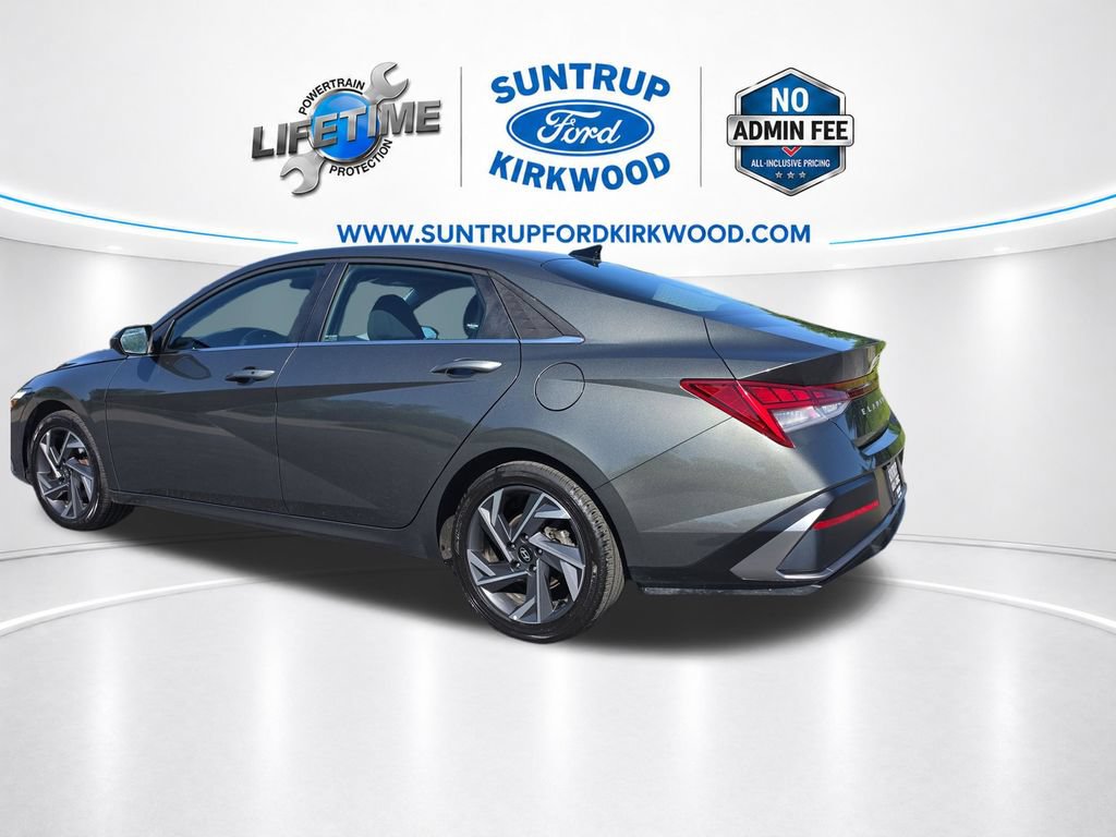 Used 2025 Hyundai Elantra SEL FWD image 3