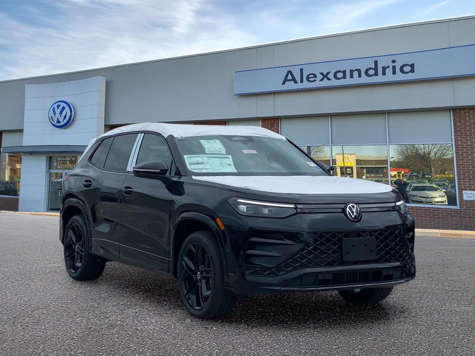 New 2026 Volkswagen Tiguan SE R-Line AWD/4WD image 1