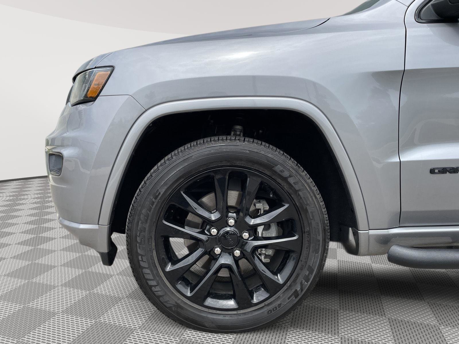 Used 2021 Jeep Grand Cherokee Laredo X AWD/4WD image 11