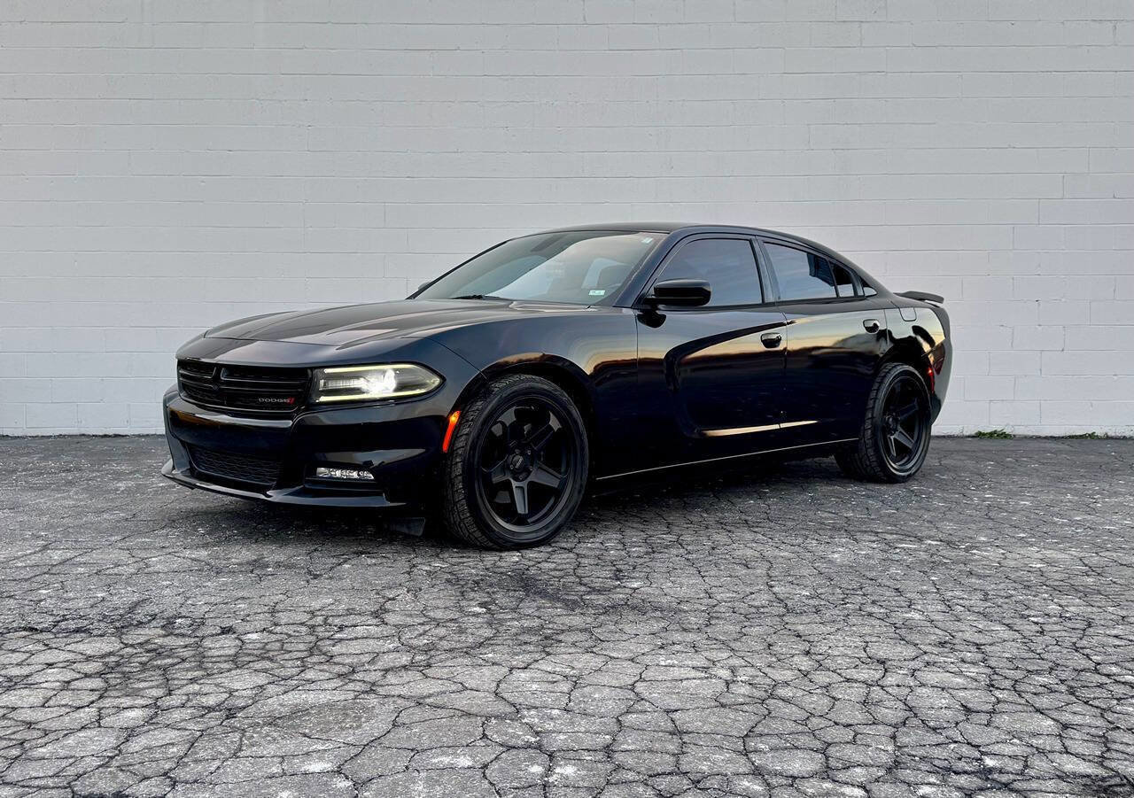 Used 2015 Dodge Charger R/T w/ Plus Group RWD image 7