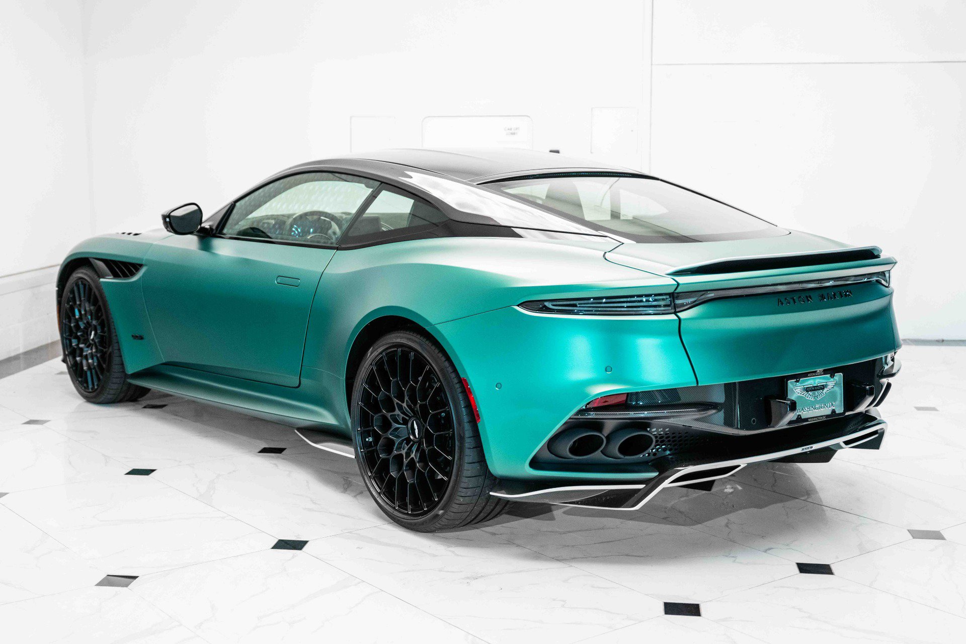 Used 2023 Aston Martin DBS Coupe RWD image 2