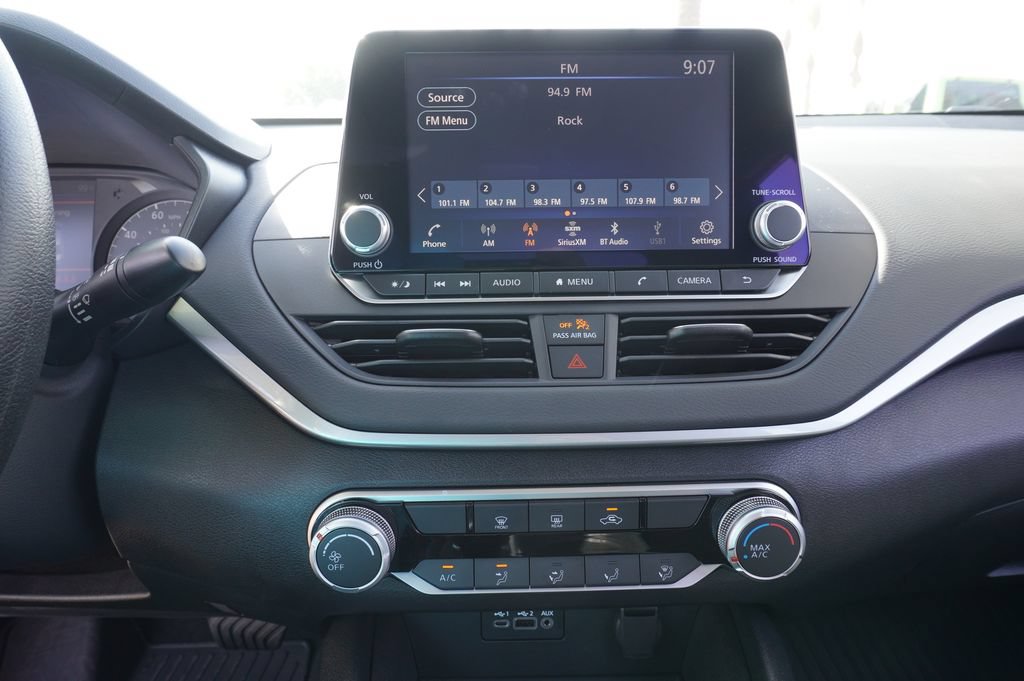 Used 2025 Nissan Altima 2.5 S FWD image 19