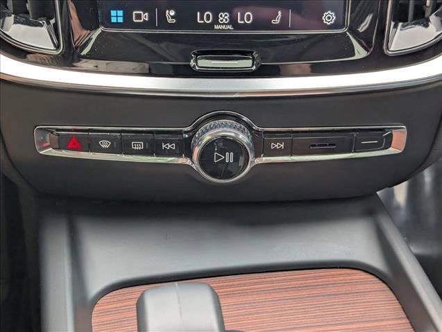 Used 2025 Volvo V60 B5 Cross Country Plus image 15