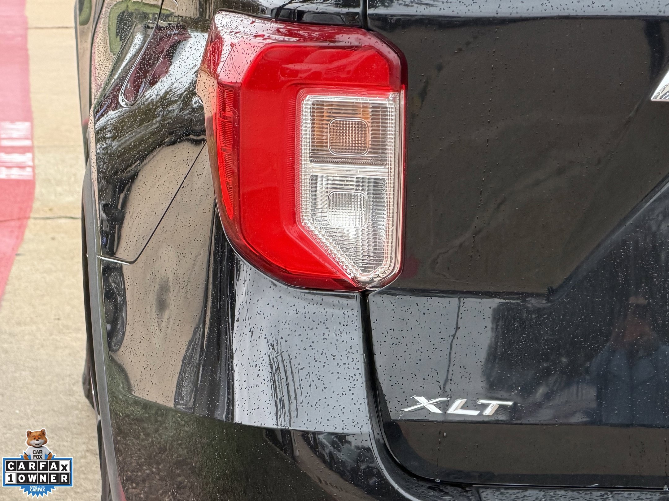 Used 2023 Ford Explorer XLT AWD/4WD image 9